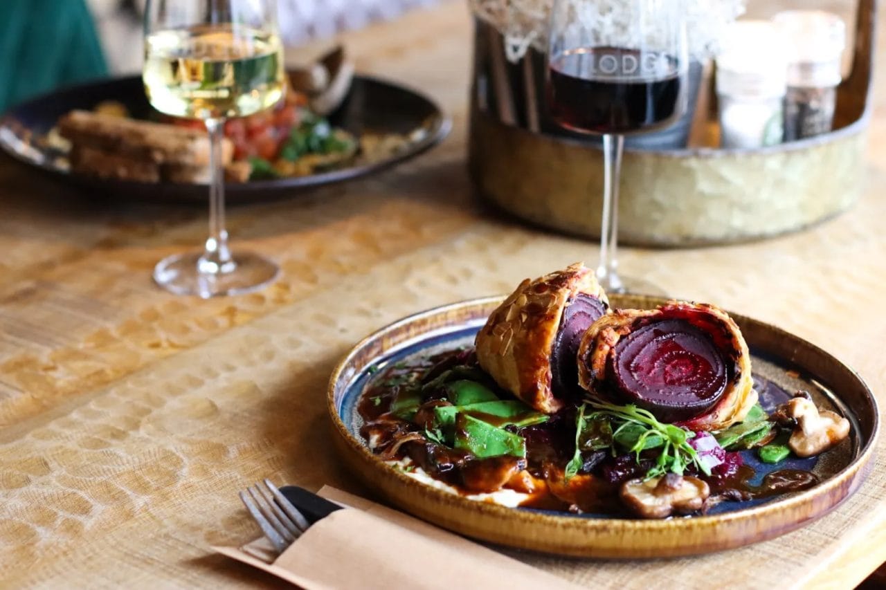 Ambachtelijk bereid gerecht bij Brasserie Lodge – culinaire presentatie