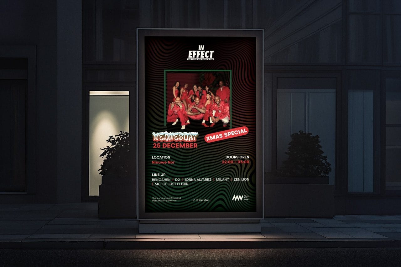 In Effect poster op reclamebord in de stad – visuele presentatie muziekevenement