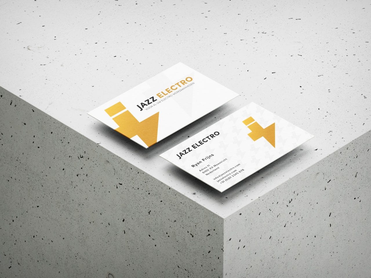 Jazz Electro visitekaartje mockup – witte variant Witte visitekaartmockup met strak design voor technische sector