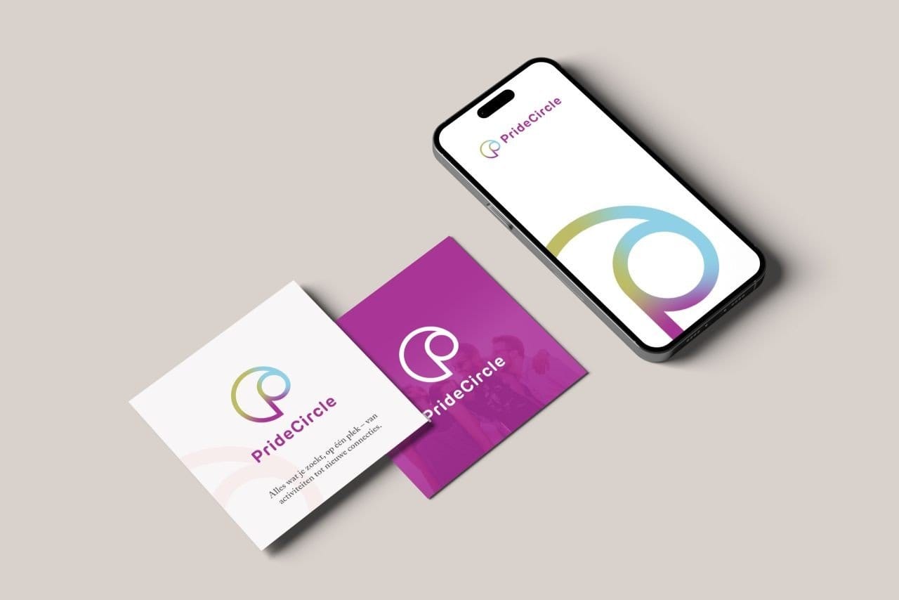 PrideCircle logo op telefoon en visitekaart – herkenbare branding voor communityplatform