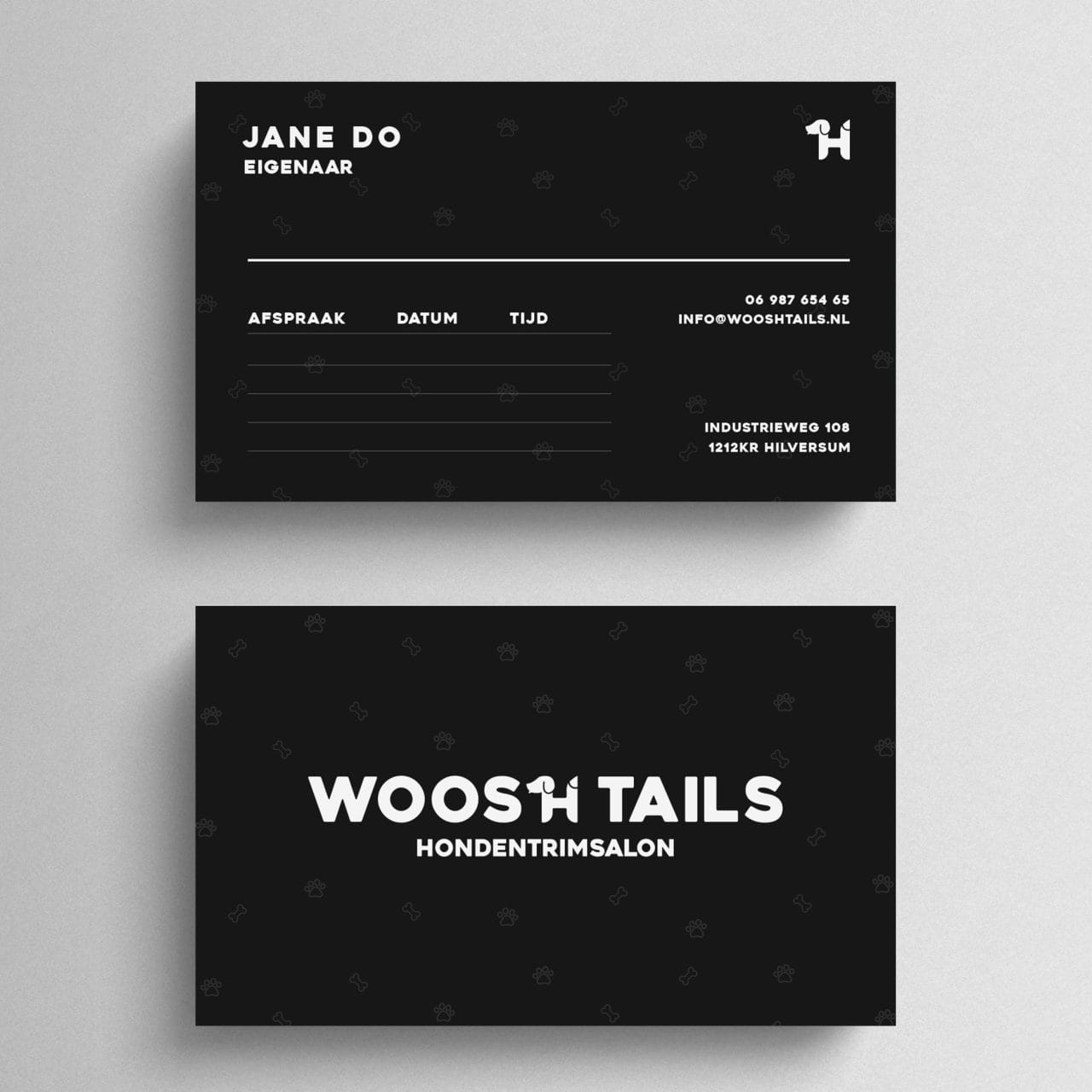 Woosh Tails visitekaart – Elegant zwart design met professioneel logo Visitekaartje Woosh Tails – zwarte uitvoering met ruimte voor afspraken