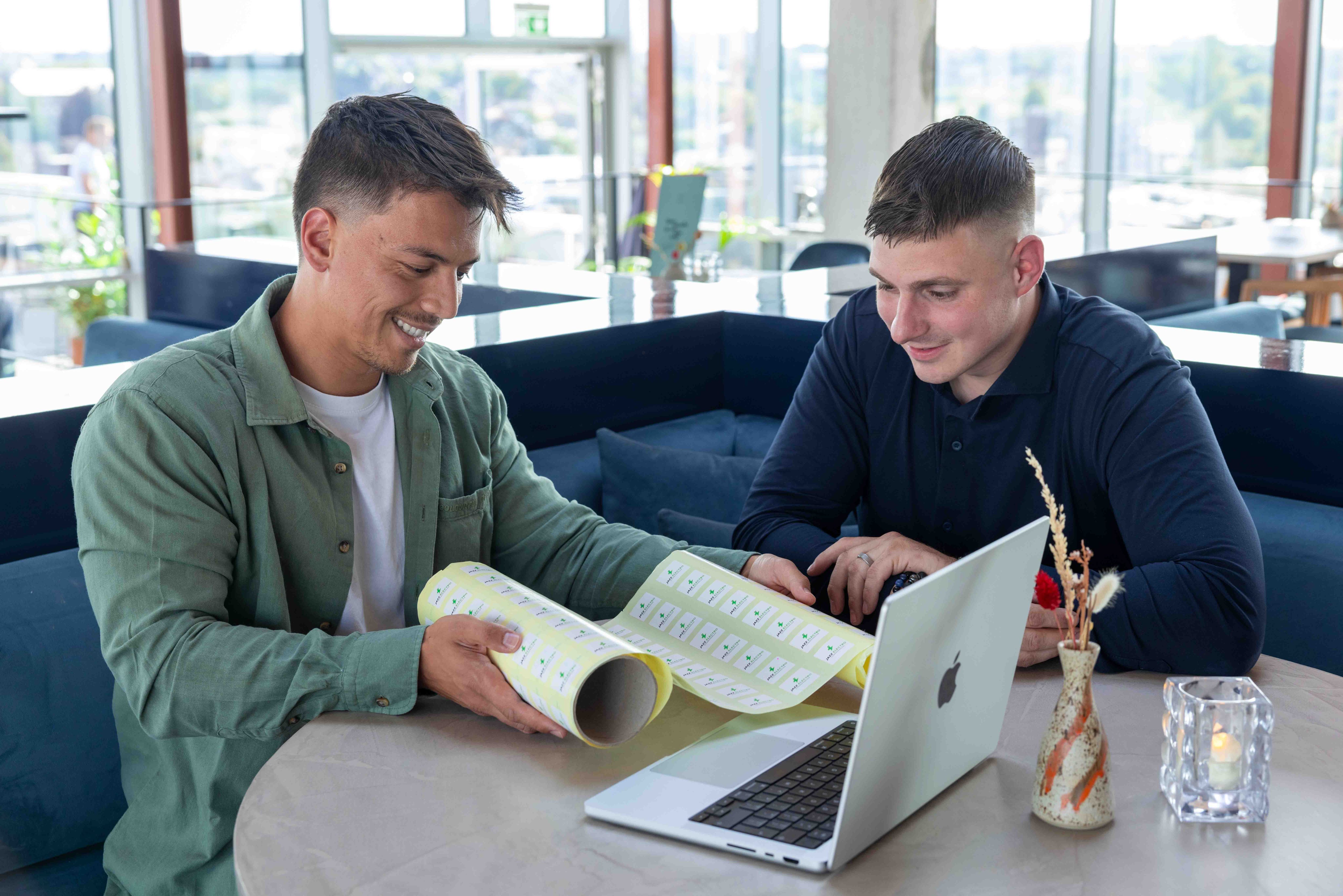 Creatieve sessie met klant en Julian Rohi bij Juro